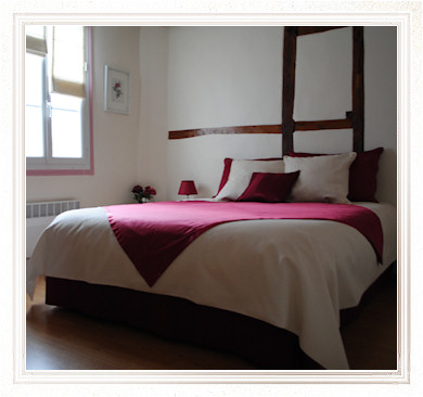 Chambre « Rouge carmin » : confort, chaleur et détente
